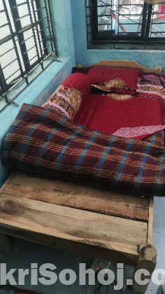 খাট ও টেবিল